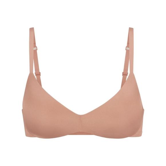 SKIMS Other - SKIMS Wireless Form Push Up Plunge Bra - Women's